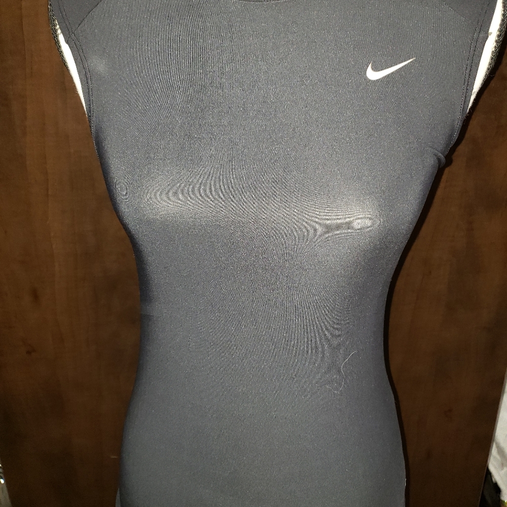 Nike dryfit tank size Med